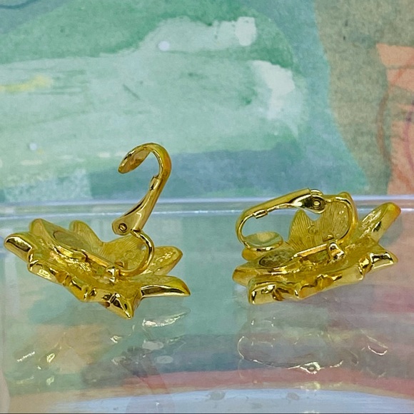 Vintage Golden Yellow Glitter Enameled Poinsettia Earrings - Picture 2 of 4